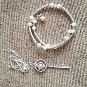 Costume Jewelry Set Necklace and Bracelet